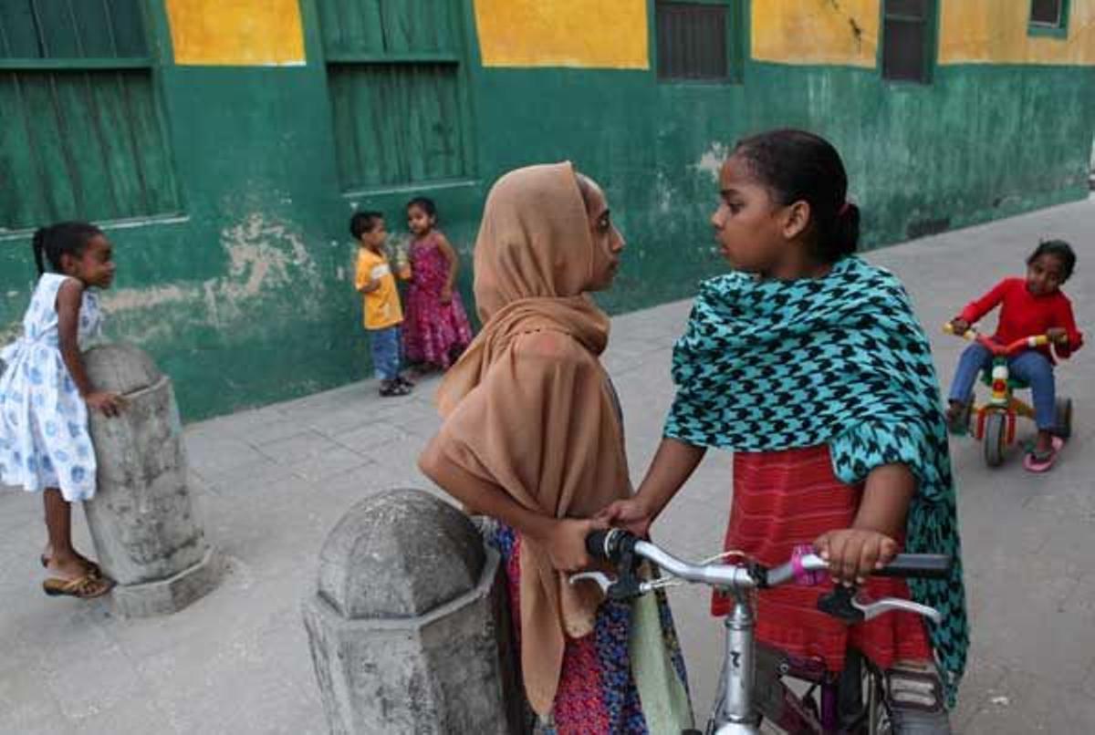 Niños jugando en las calles de Stone Town.