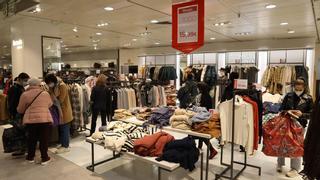 Cuándo y a qué hora empiezan las rebajas de verano 2022 en Zara, El Corté Inglés, Bimba y Lola o Massimo Dutti