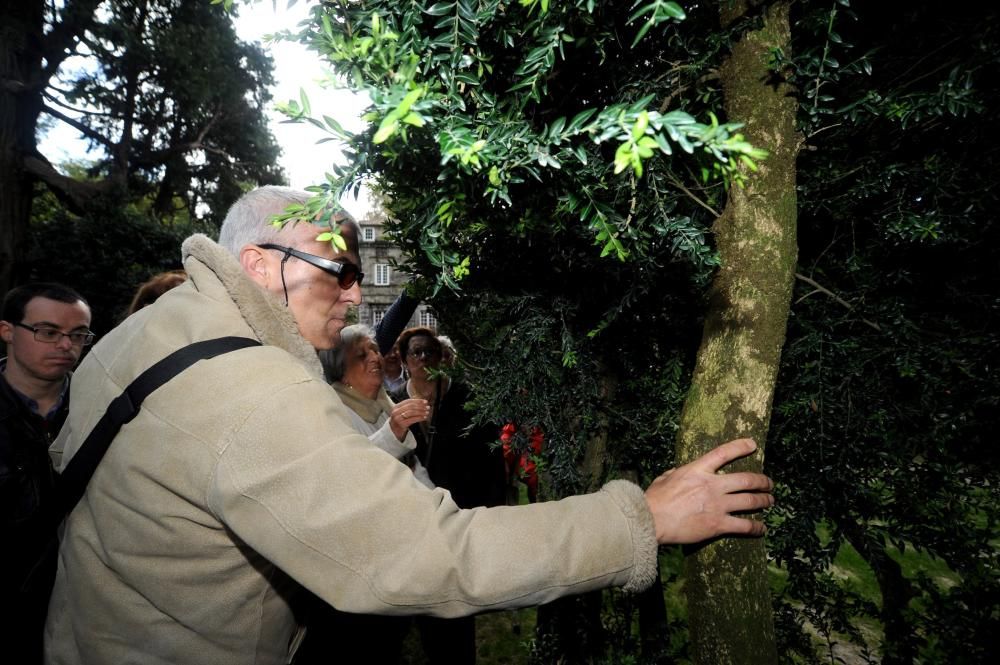 Un grupo de invidentes de la ONCE descubrió con sus manos los tesoros patrimoniales y naturales del emblemático espacio