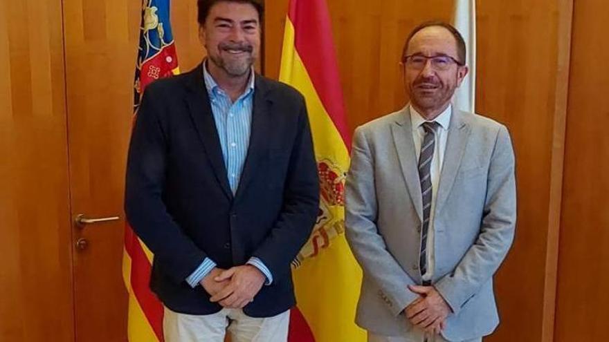 Barcala recibe a Perelló a los seis meses de ser nombrado director de Casa Mediterráneo