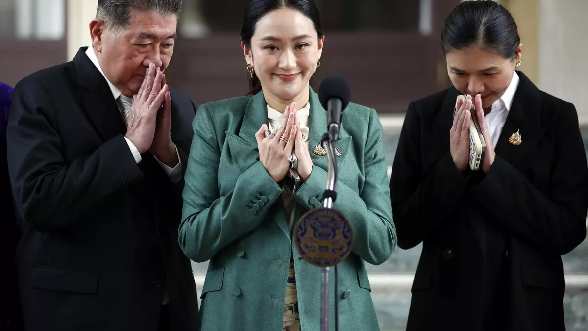 La justicia de Tailandia suspende a la primera ministra por una llamada telefónica contra el interés nacional