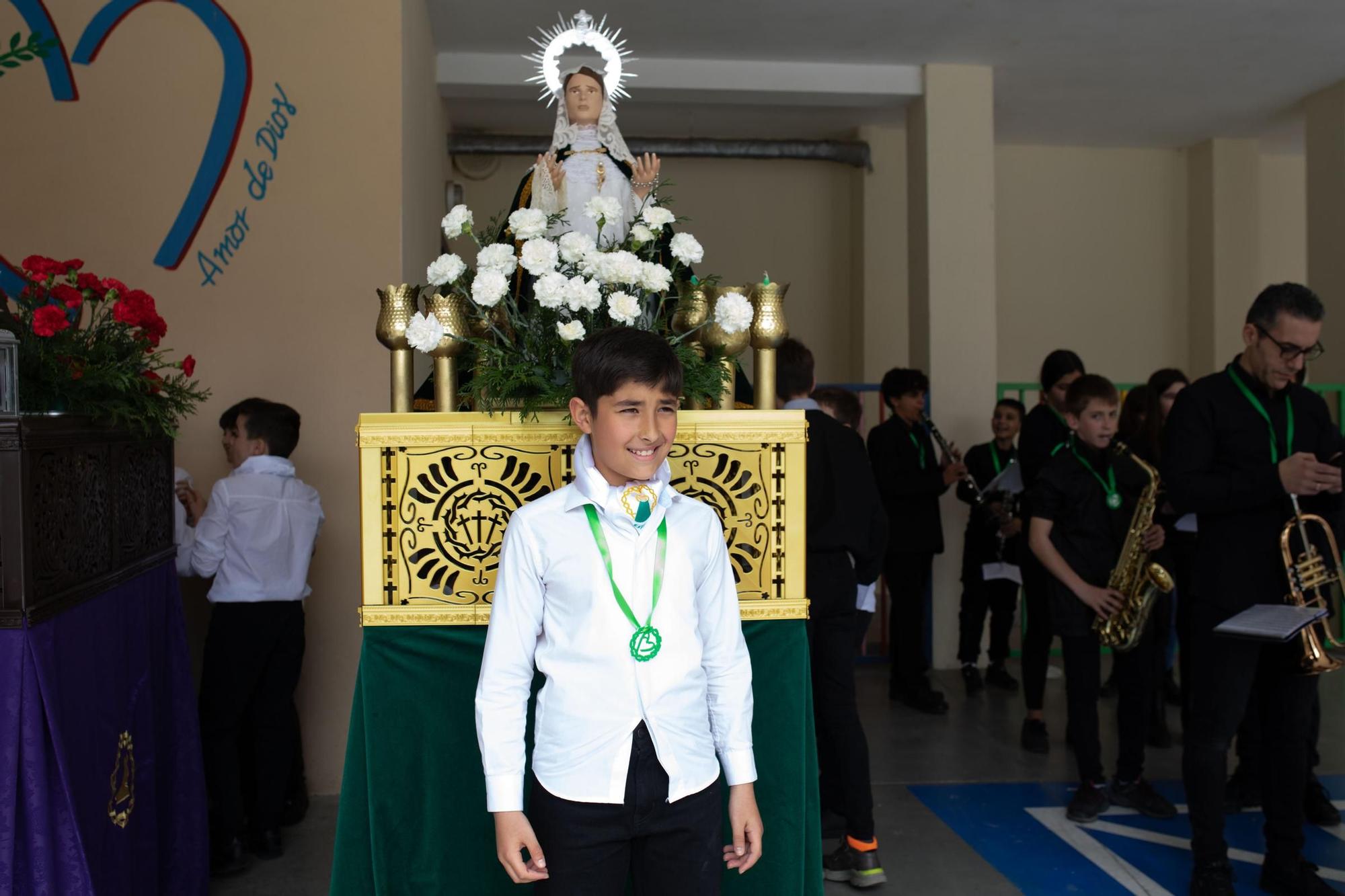 Procesión del colegio Santísima Trinidad-Amor de Dios.