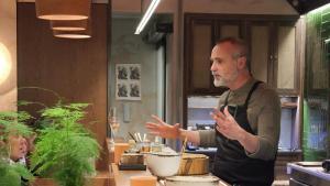 El chef Rodrigo de la Calle, en su restaurante, El invernadero de Madrid.