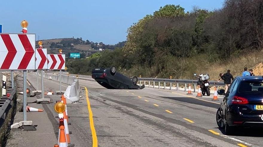 Un accidente en la &quot;Y&quot; se salda con un herido y con retenciones de varios kilómetros: &quot;Más de 15 minutos parados&quot;