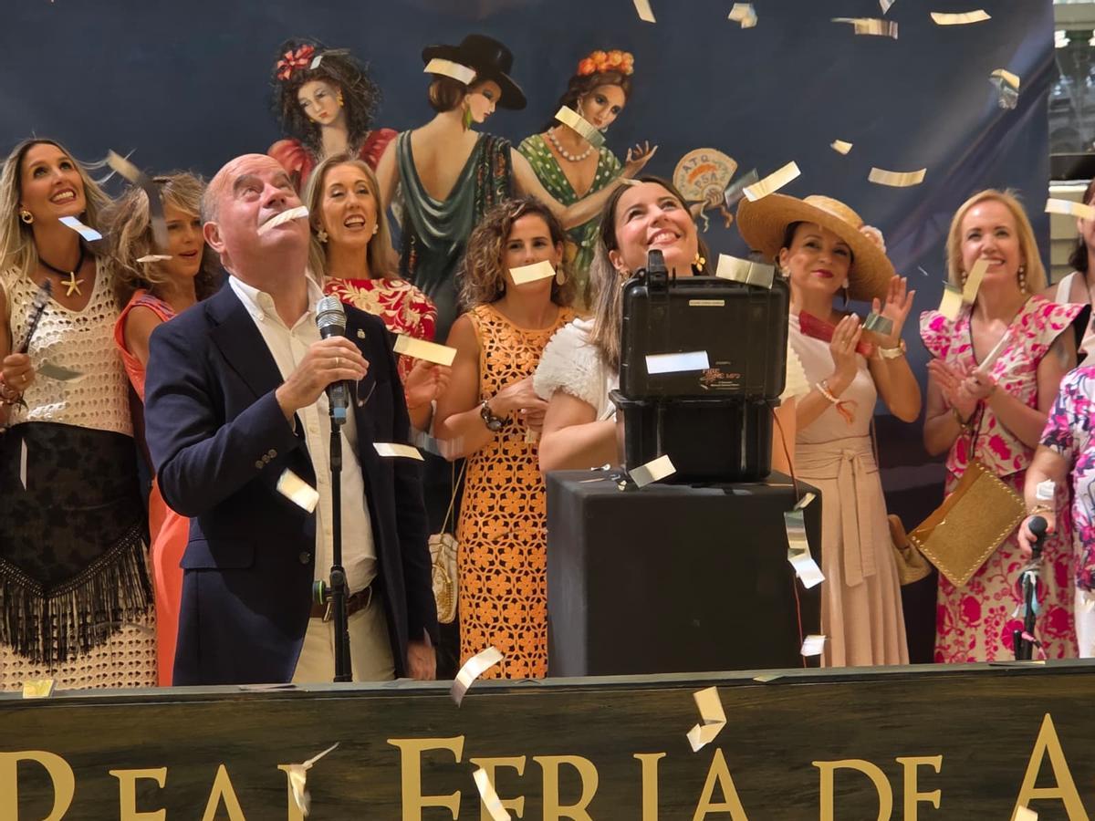 Un momento de la inauguración de la Feria de Antequera, con el alcalde en el acto.