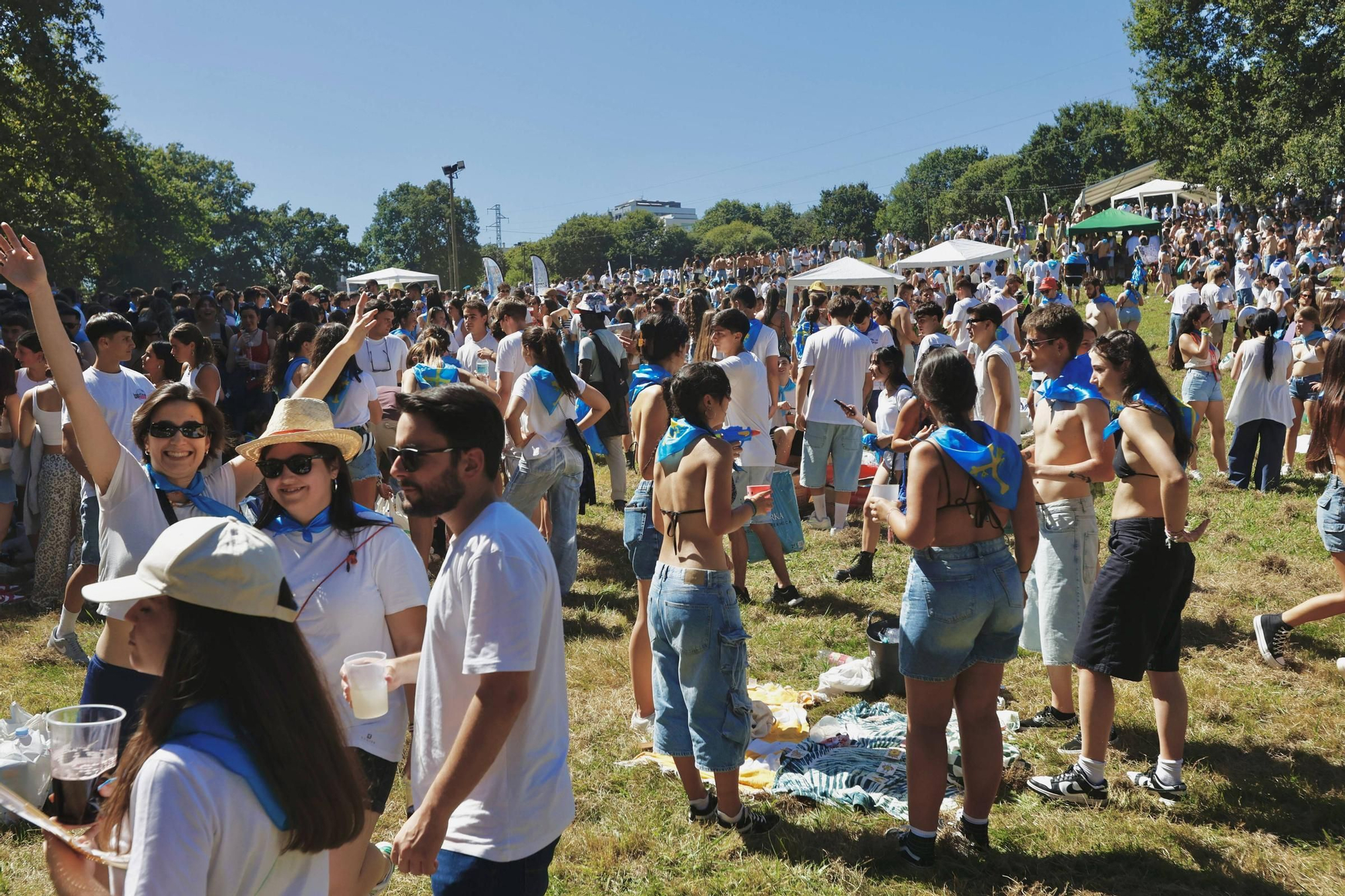 EN IMÁGENES: así ha arrancado el Carmín de la Pola 