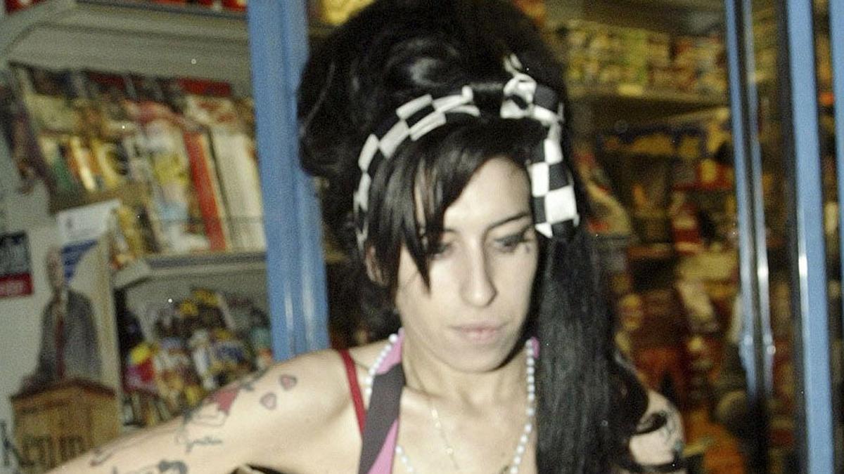 Amy Winehouse ha pasado la noche hospitalizada