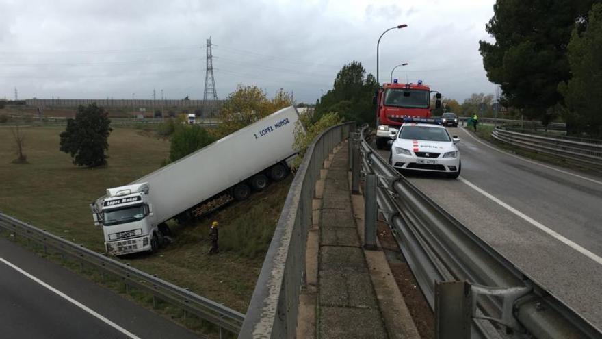 El camió s&#039;ha sortit de la carretera N-II.