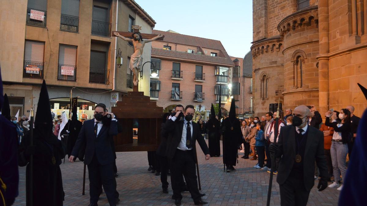 Procesión del Santo Entierro, en Benavente. / E. P.