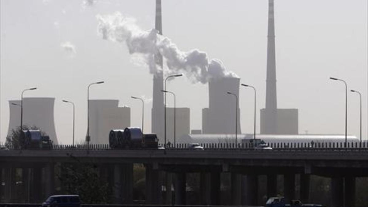 Nube de vapor de agua en una planta de energía de Pekín, en una imagen del 2007.