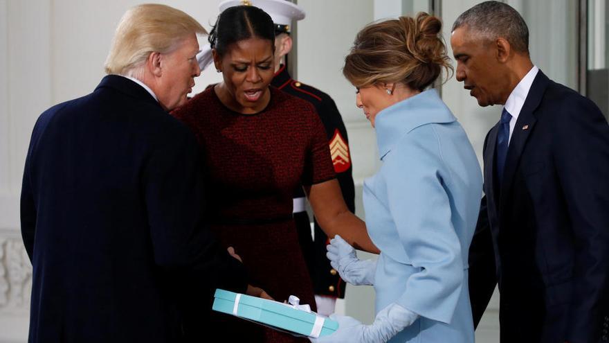 Los Obama reciben a los Trump en la Casa Blanca.