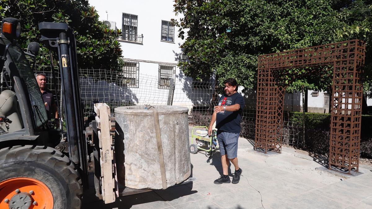 Belmonte, en Juan Bernier, durante la colocación del pozo.