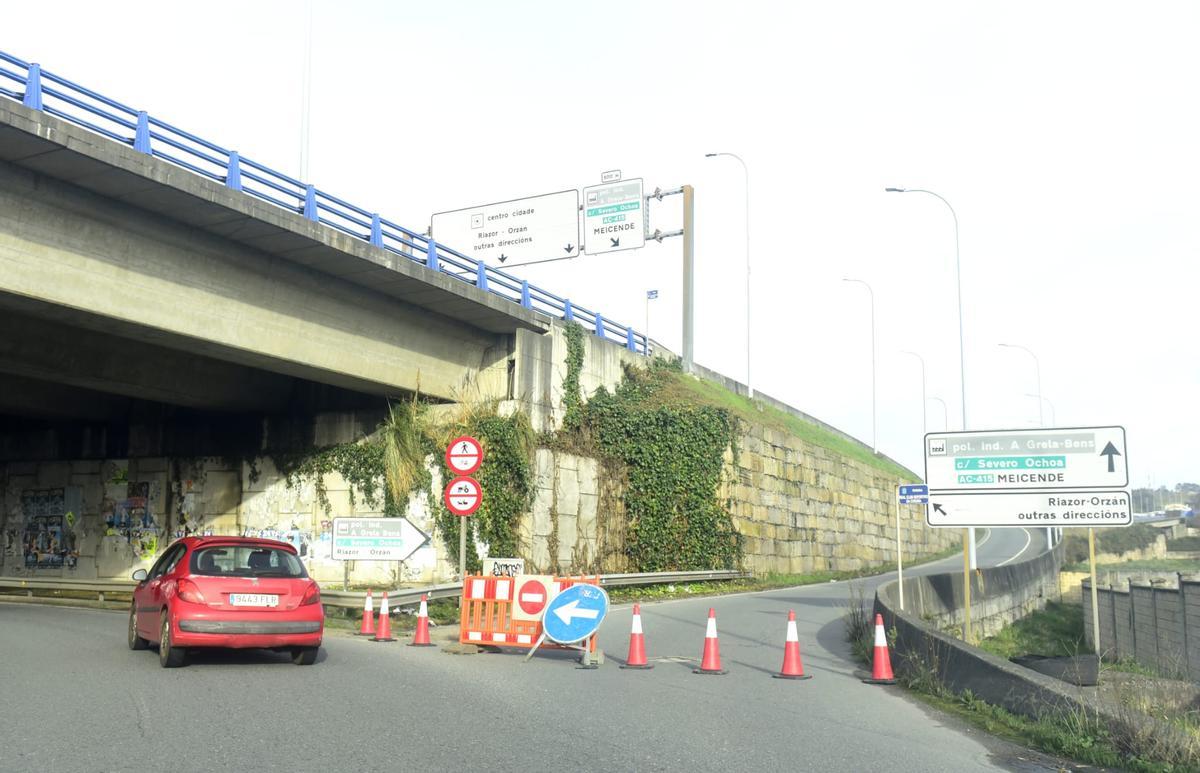 Un tramo de la tercera ronda de A Coruña, cortado tras los destrozos por el viento durante la borrasca 'Nils' Un tramo de la tercera ronda de A Coruña, cortado tras los destrozos por el viento durante la borrasca 'Nils'