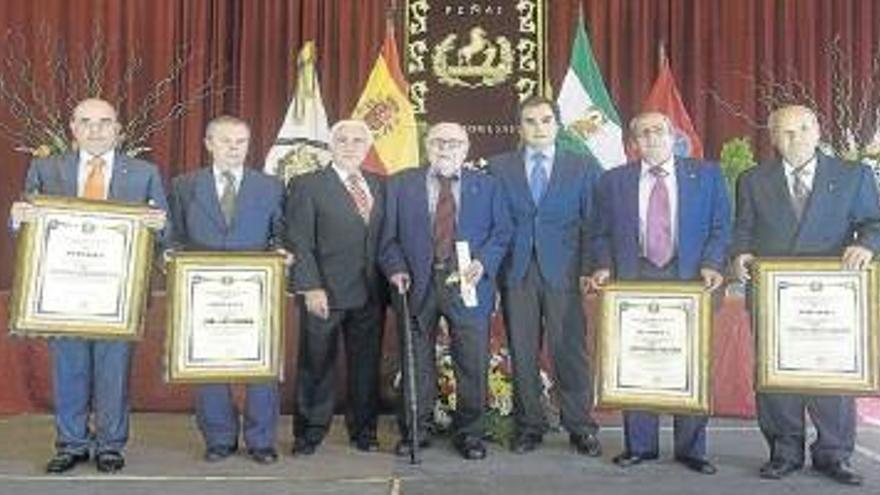 Las peñas premian a las hermandades romeras en defensa de las tradiciones