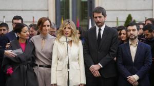 La vicepresidenta segunda y ministra de Trabajo y Economía Social Yolanda Díaz (c), acompañada de los demás ministros de Sumar, Sira Rego (i-d), Mónica García, Ernest Urtasun y Pablo Bustindy en una imagen de archivo. 