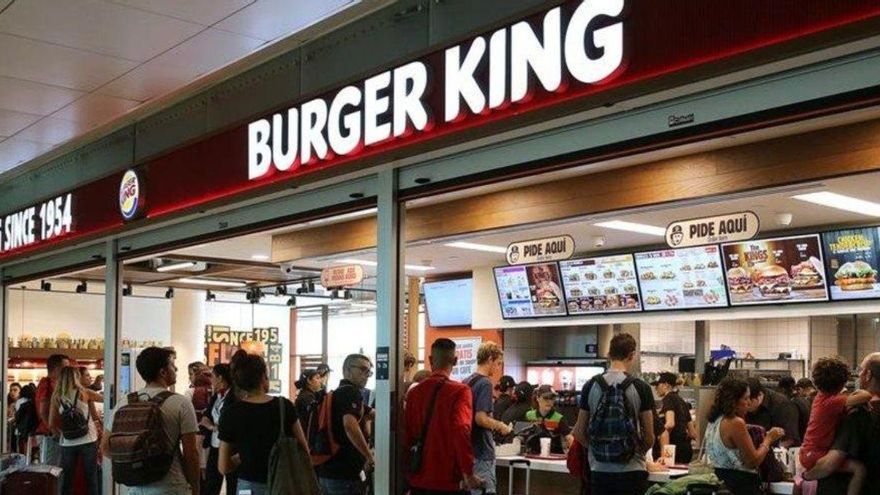 Burger King despide a un trabajador por ir al hospital con Covid y un tribunal de Murcia obliga a contratarlo y pagarle 9.000 euros de indemnización