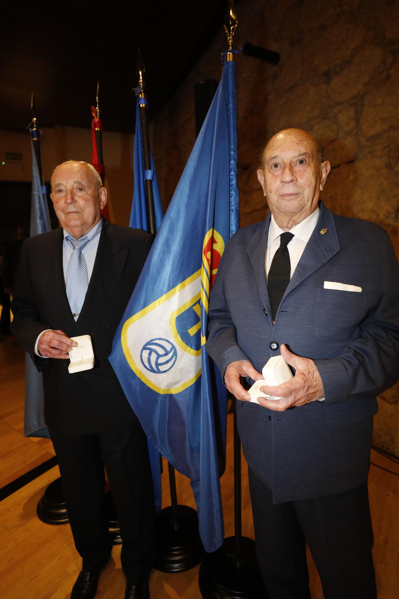 EN IMÁGENES: El Oviedo homenajea a sus abonados más antiguos