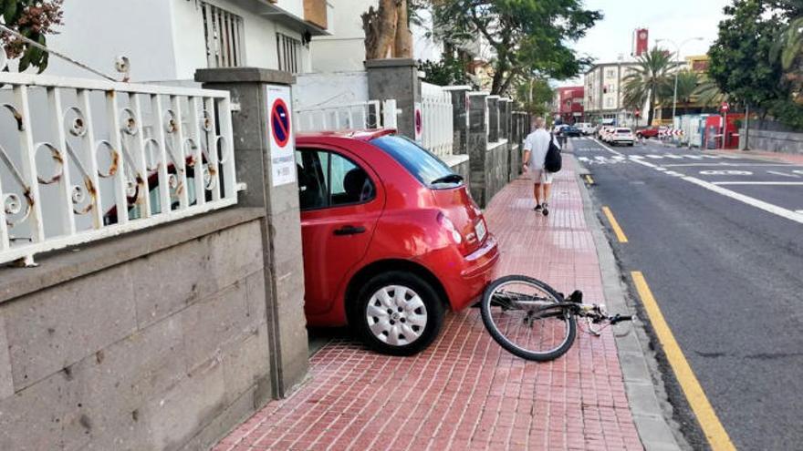 Un coche colisiona contra una bicicleta en Ciudad Jardín
