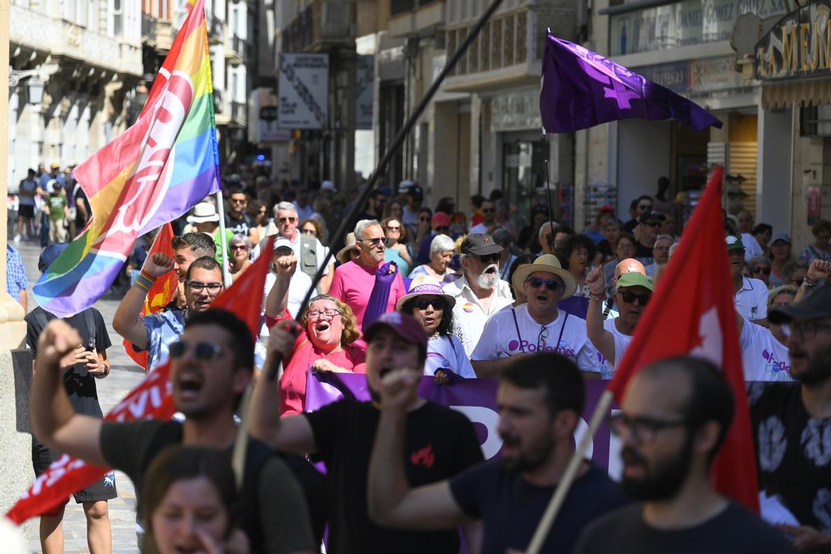 Un momento de la manifestación que recorrió este 1 de Mayo las calles de Cartagena.