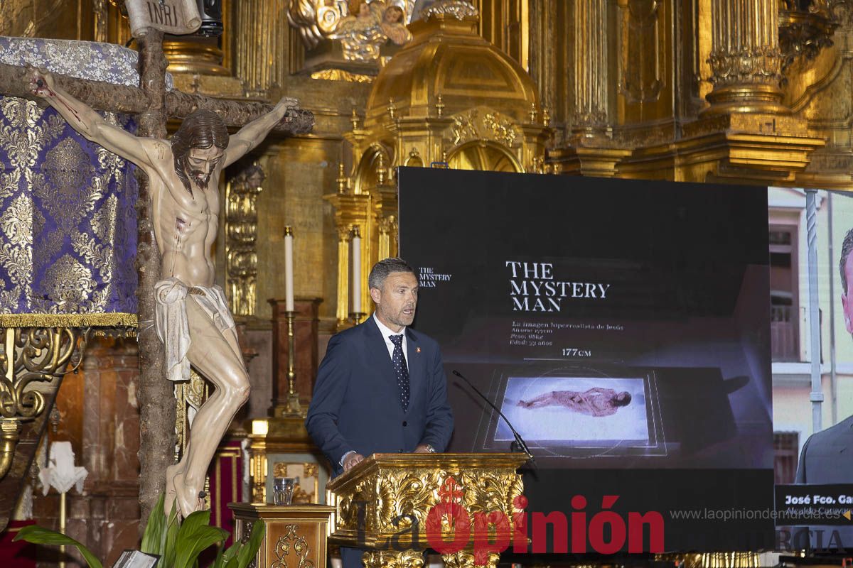 Así ha sido la inauguración de la exposición The Mystery Man en Caravaca. Descubre como es la muestra que atrae a miles de personas