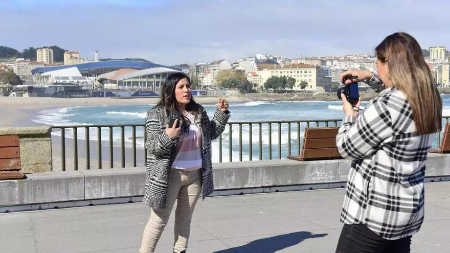 Tiktokers migrantes transforman su proceso de adaptación en A Coruña en una guía útil para cruzar el charco