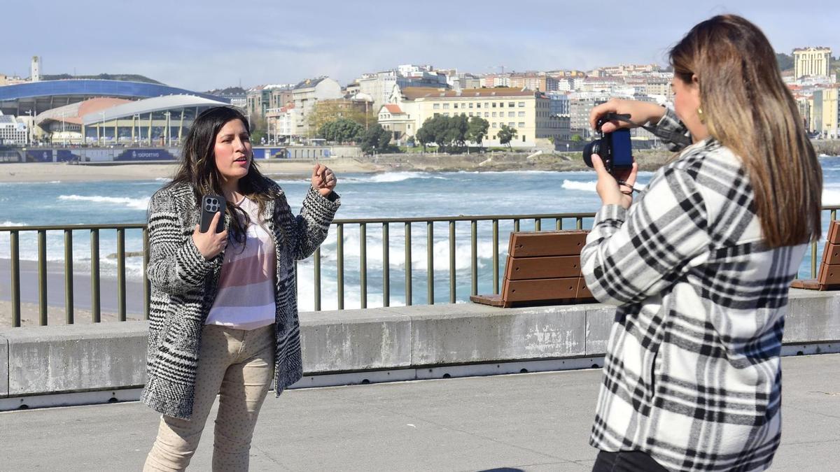 Tiktokers migrantes transforman su proceso de adaptación en A Coruña en una guía útil para cruzar el charco