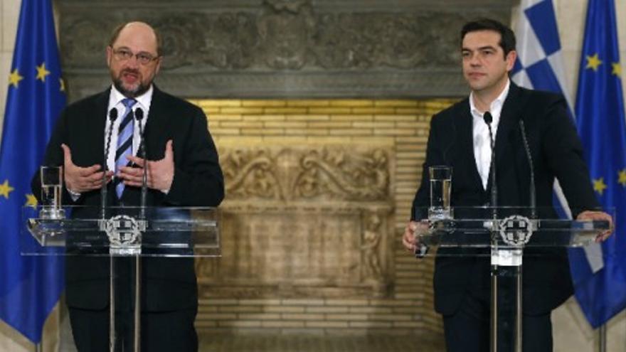 Alexis Tsipras recibe al presidente del Parlamento Europeo, Martin Schulz