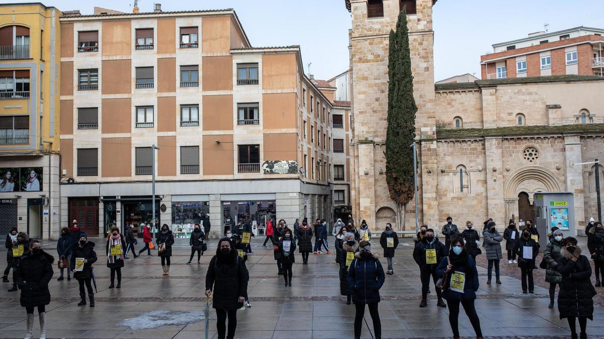 Concentración de peluqueros en Zamora capital en una imagen de archivo.