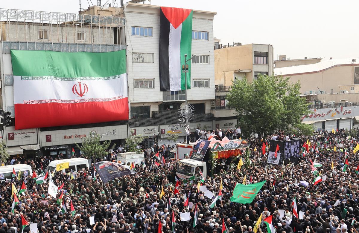 Teherán despide en un funeral multitudinario al líder de Hamás, Ismail Haniya, asesinado por Israel.