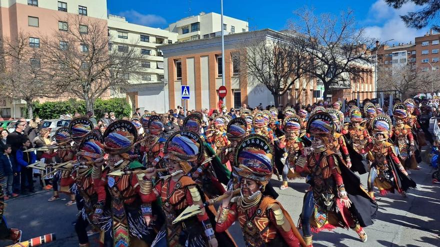 Valdepasillas acoge el último desfile del Carnaval de Badajoz