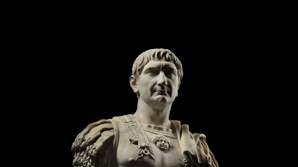 Una escultura de Trajano.