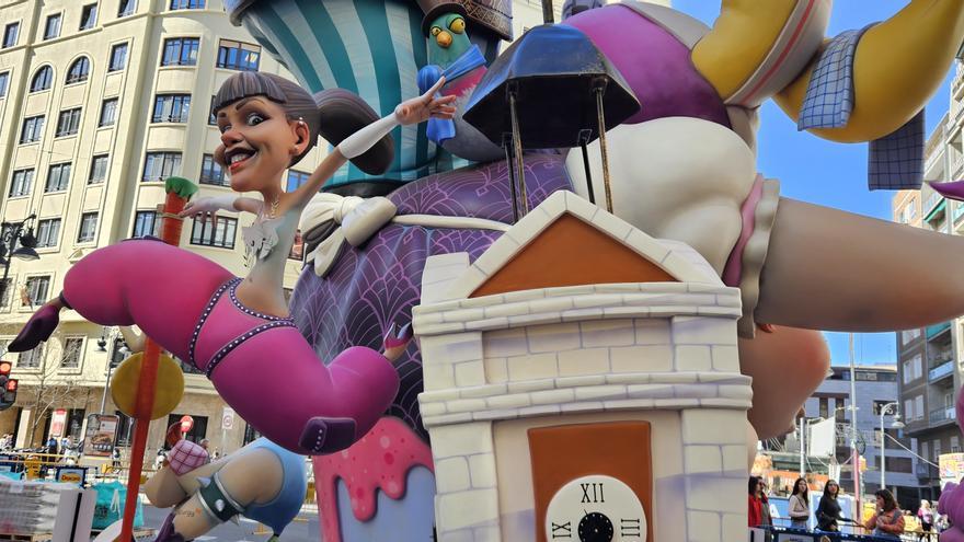 Pedroche viraliza las Fallas con su &quot;ninot&quot; en la Avenida del Oeste