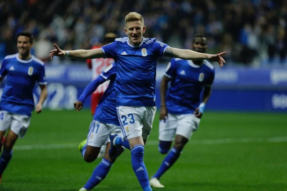 El partido entre el Real Oviedo y la UD Almería, en imágenes