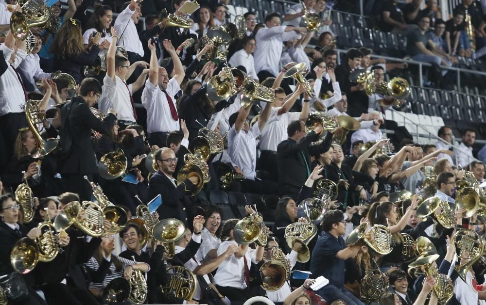 Las bandas de música llenan Mestalla, búscate en la galería