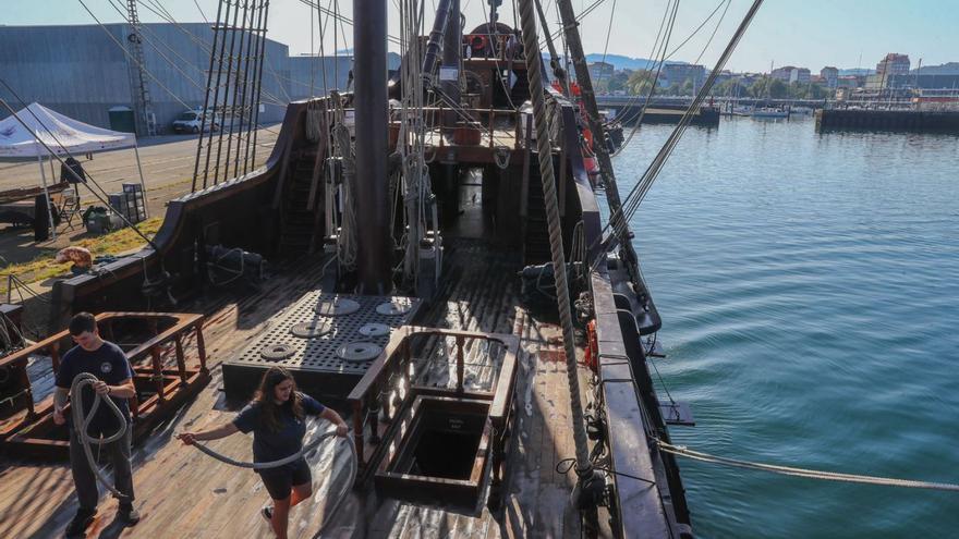 La tripulación en una de las siete cubiertas del galeón Andalucía.