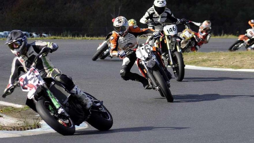 Un instante de una carrera anterior disputada en el circuito de A Madalena. // Bernabé/Javier Lalín