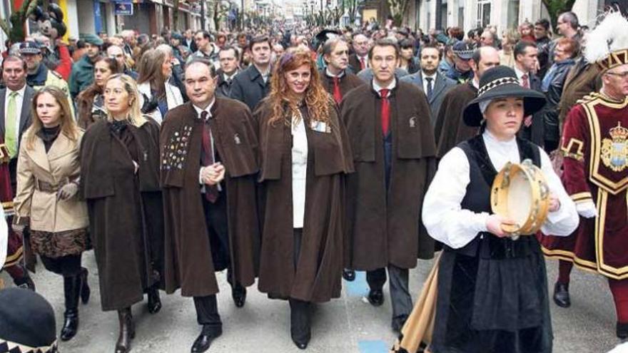 Feijóo, junto a la actriz María Castro, el alcalde de Lalín y Ana Pastor, ayer, en la Feira do Cocido.