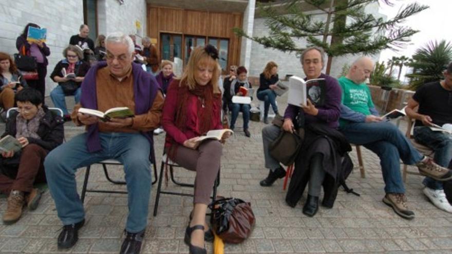 Protesta por el cierre dominical de la Biblioteca Pública