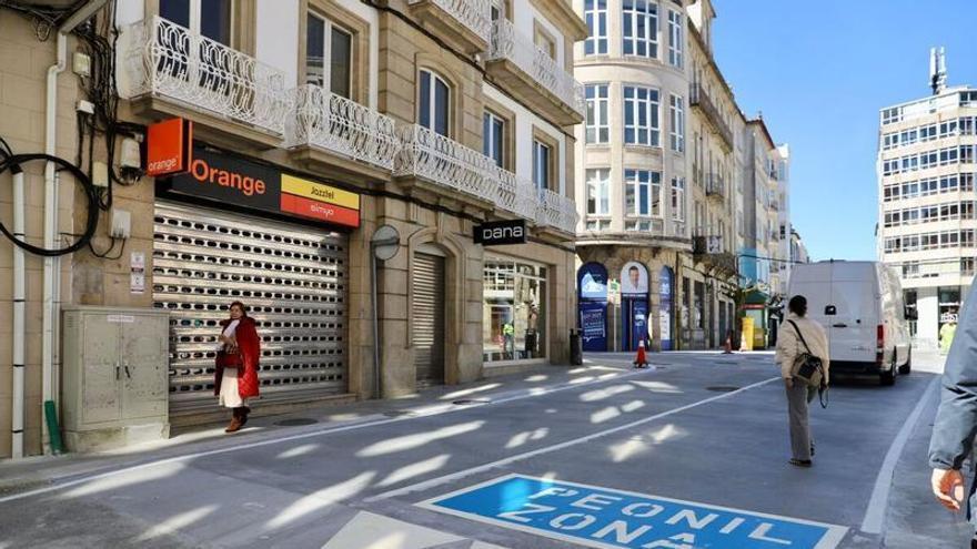 Reabren ao tráfico a Praza de Galicia da Estrada tras meses de obras