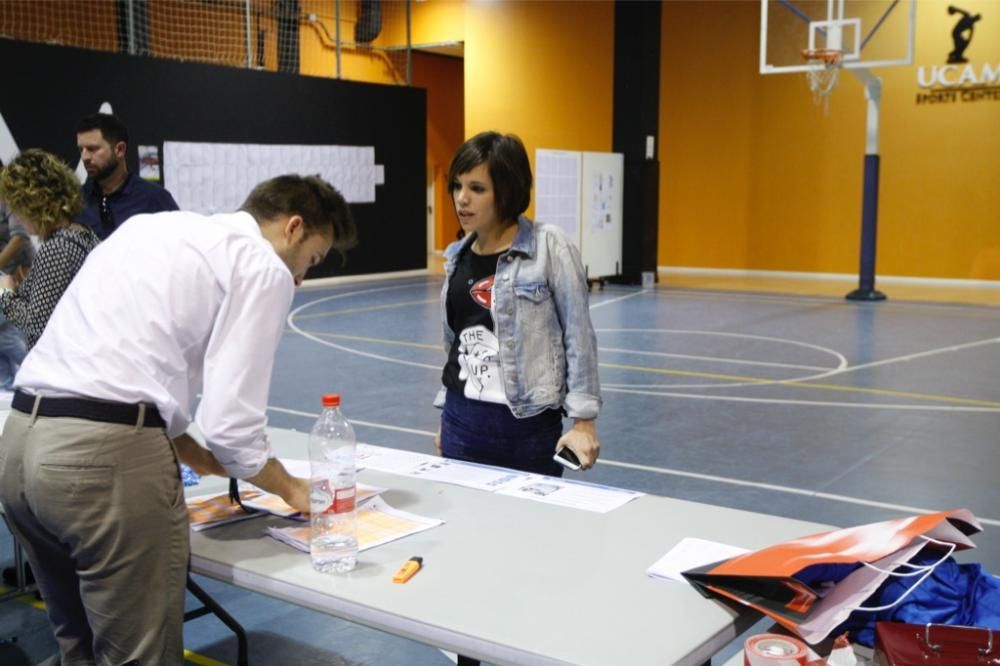 Recogida de dorsales de la Carrera de la Mujer