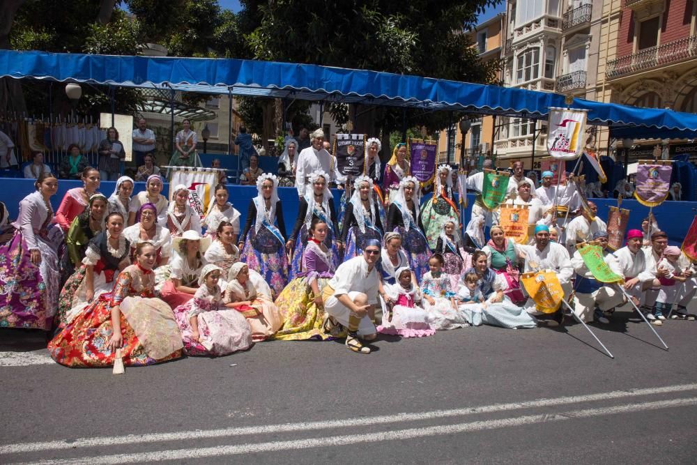 El Desfile de Entrega de Premios culmina con la entrega de más de 600 galardones a hogueras y barracas