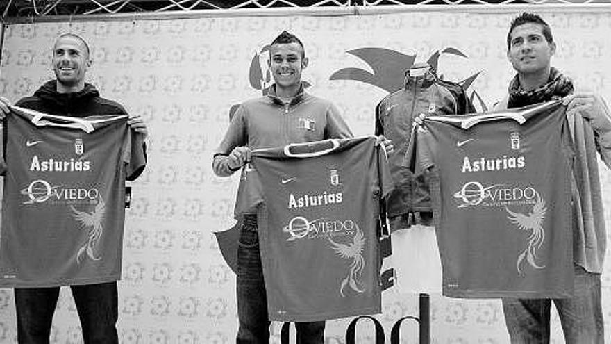 Aulestia, Artabe y Moré, en la presentación de la camiseta Nike de la pasada promoción.