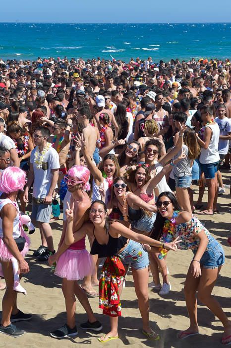 Fiesta de carnaval en la playa