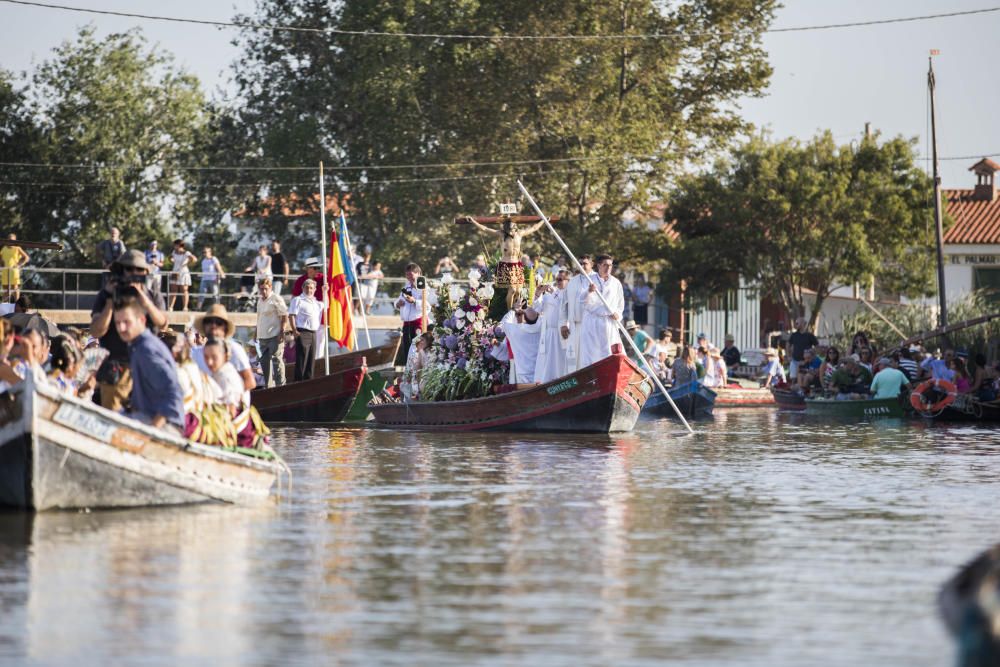 El Cristo del Palmar surca las aguas de l'Albufera