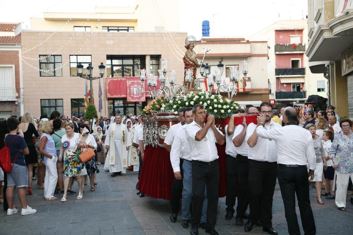 El día 24 de junio se realiza una procesión en honor al patrón del municipio, San Juan Bautista.