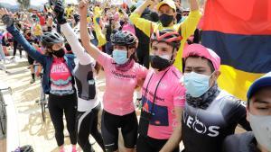 Colombianos celebran el triunfo de Bernal en Giro de Italia 2021
