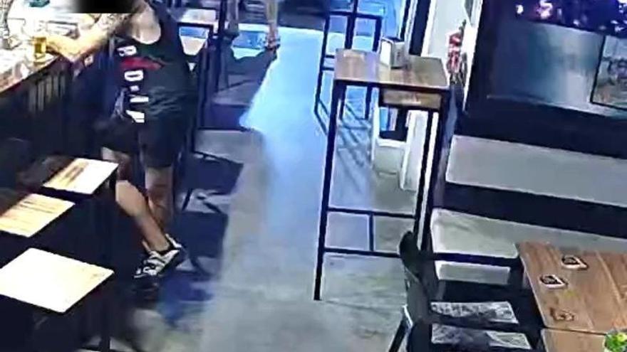 Roban en un bar las donaciones destinadas al Ibiza Rugby Club y las cámaras lo graban