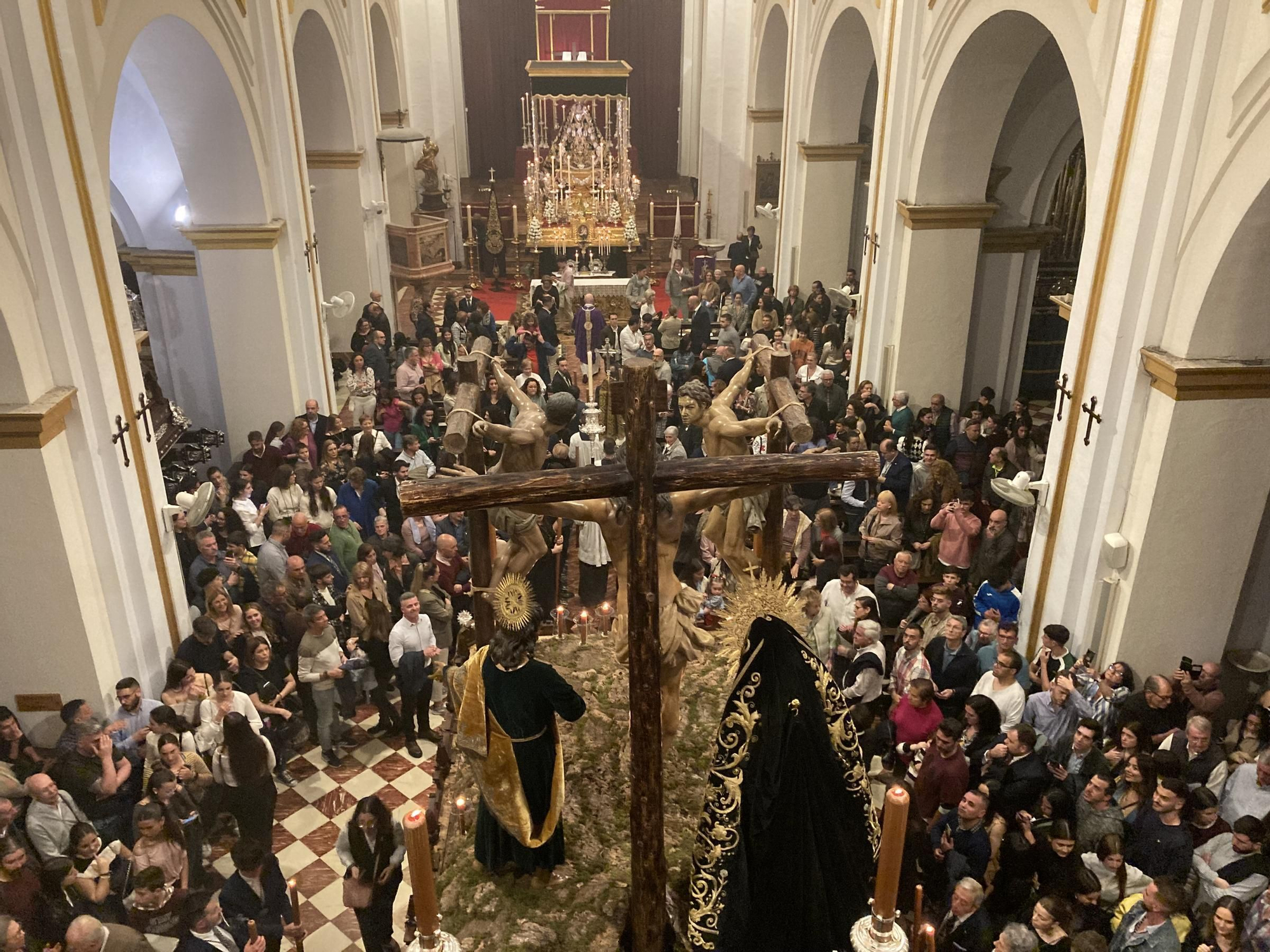Traslado claustral y entronización del Cristo del Perdón (Dolores del Puente)