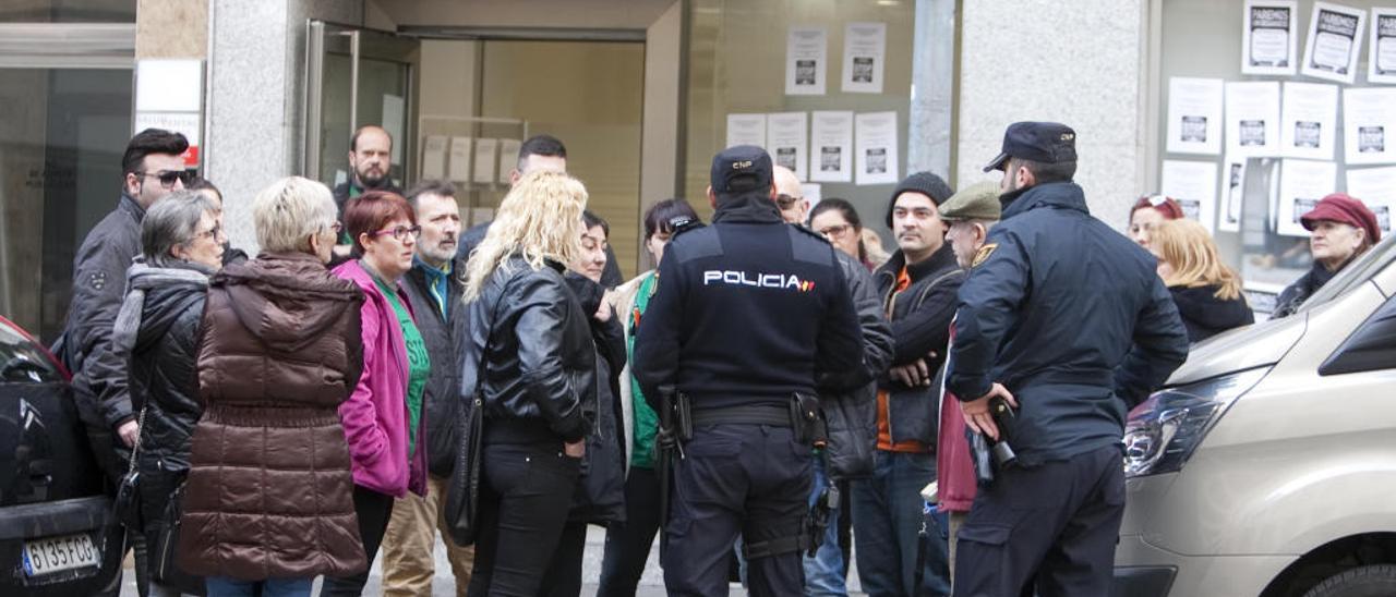Los desahucios caen a la mitad  en el partido judicial de Xàtiva y crecen en el de Ontinyent