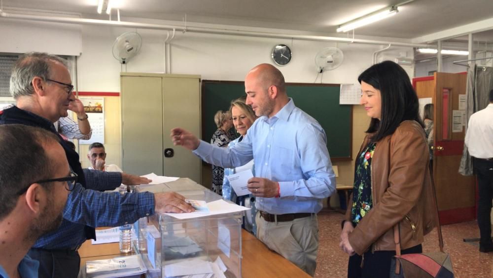 Víctor Jiménez (PSPV) vota en Rocafort.